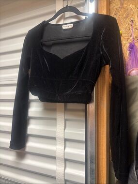 Wrapper Black Velvet Long Sleeve Cropped Top with Sweetheart Neckline